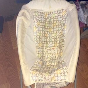 Baby rocker a lil dirty just need to be clean